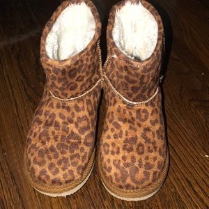 Comfy leopard boots